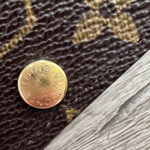 Louis Vuitton Brown Monogram Key Holder - Picture 5 of 8
